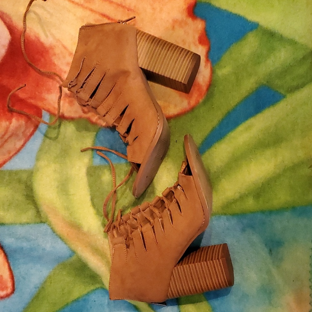 👢6.5 Altar’d State Vegan Light Brown Heels - Picture 7 of 11